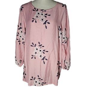 Kindred plus size blouse. Embroidered top..